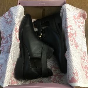 HUDSON SHOES LEATHER ANKLE BOOT W/ POINTED TOE